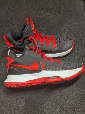 Nike LeBron Witness 5 'Bred'